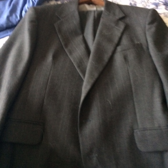 MENS SUIT - Picture 2 of 2